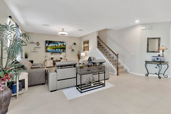 Vargas Grand Kempston Dr.-6