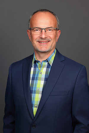 Steven Parks Professional Headshot-1