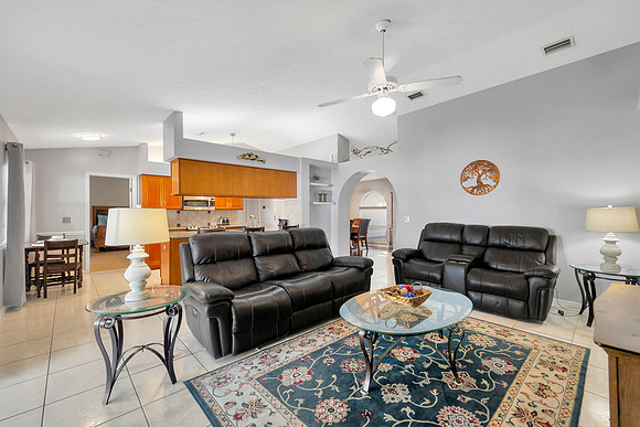 Lynn Davis 1414 Monte Lake Dr.-12