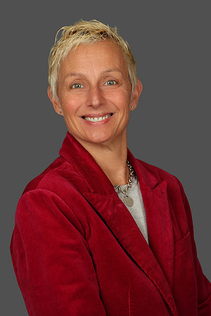 Jennifer King Headshot-1
