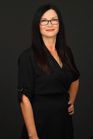 Angela Reimer Headshot-9