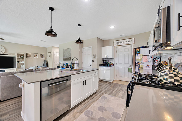 Kristen Hutchings 5532 Summer Sunset Dr.-15