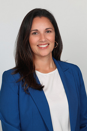 FCS Jen Bradley Headshot-1