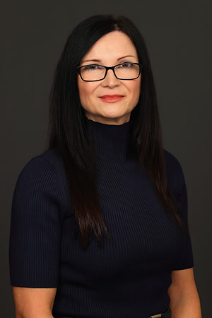 Angela Reimer Headshot-18