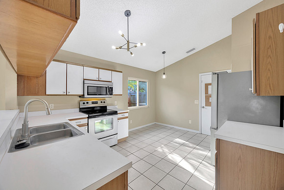 Brownlee Group 4304 Barret Ave-22