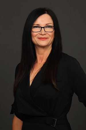 Angela Reimer Headshot-15