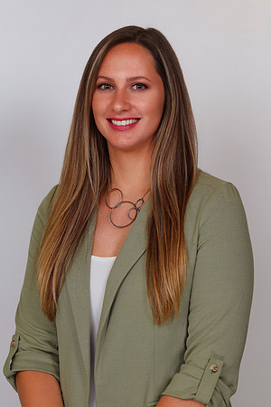 FCS Kelsey Kern Headshot-1