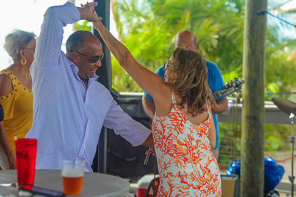 Sams Beach Bar Evening-77