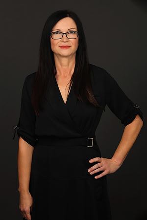 Angela Reimer Headshot-12