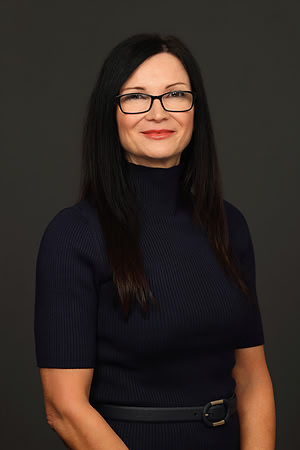 Angela Reimer Headshot-19