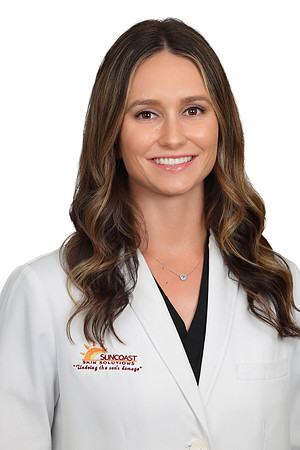 Lindsay Cox Headshot White 1