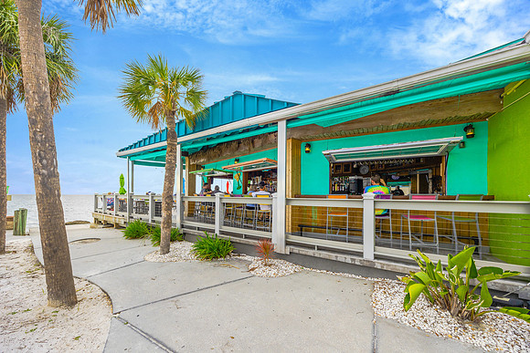 Sams Beach Bar Evening-61
