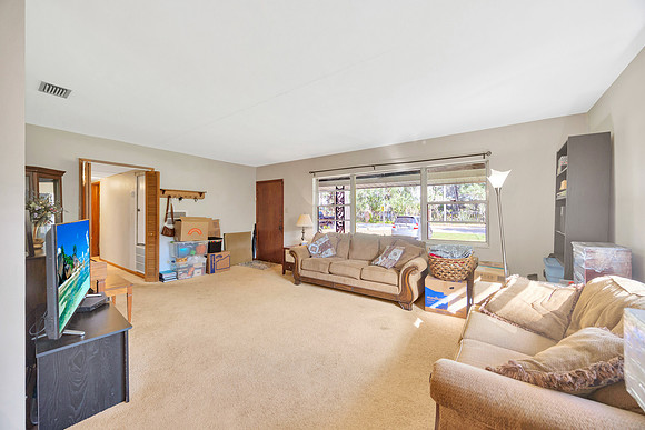 Leeann Sack 15040 Lake Magdalene Blvd. Before Declutter-6