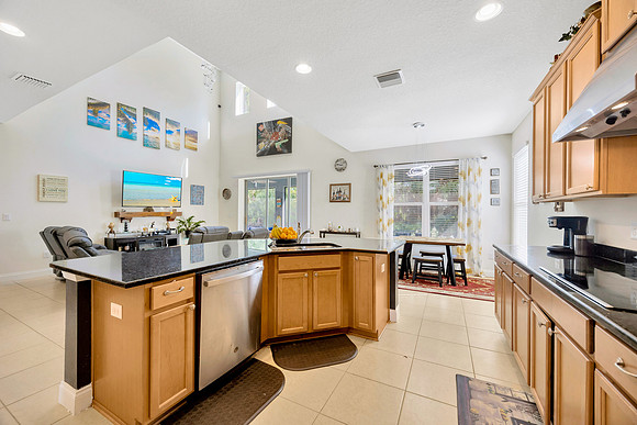 Leeann 9091 Spruce Creek Cir-18