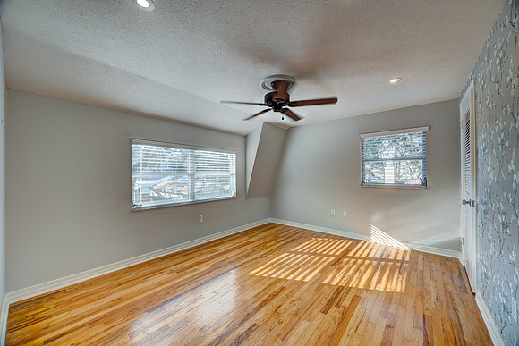 McKenzie 205 Occident St.-15