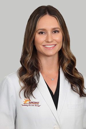 Lindsay Cox Headshot Gray 1