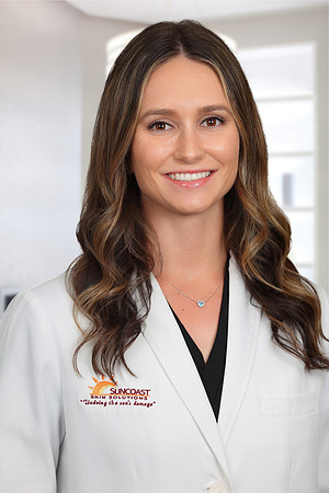 Lindsay Cox Headshot Office 1