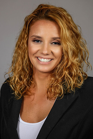 Kellie Headshots-1