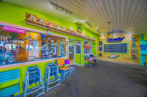Sams Beach Bar Evening-71