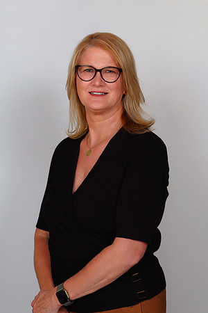 FCS Pam Andress Headshot-1