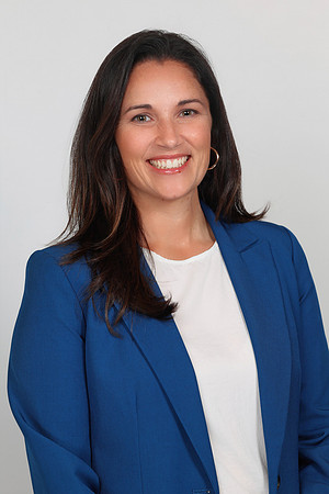 FCS Jen Bradley Headshot-4