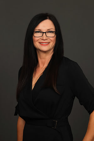 Angela Reimer Headshot-14